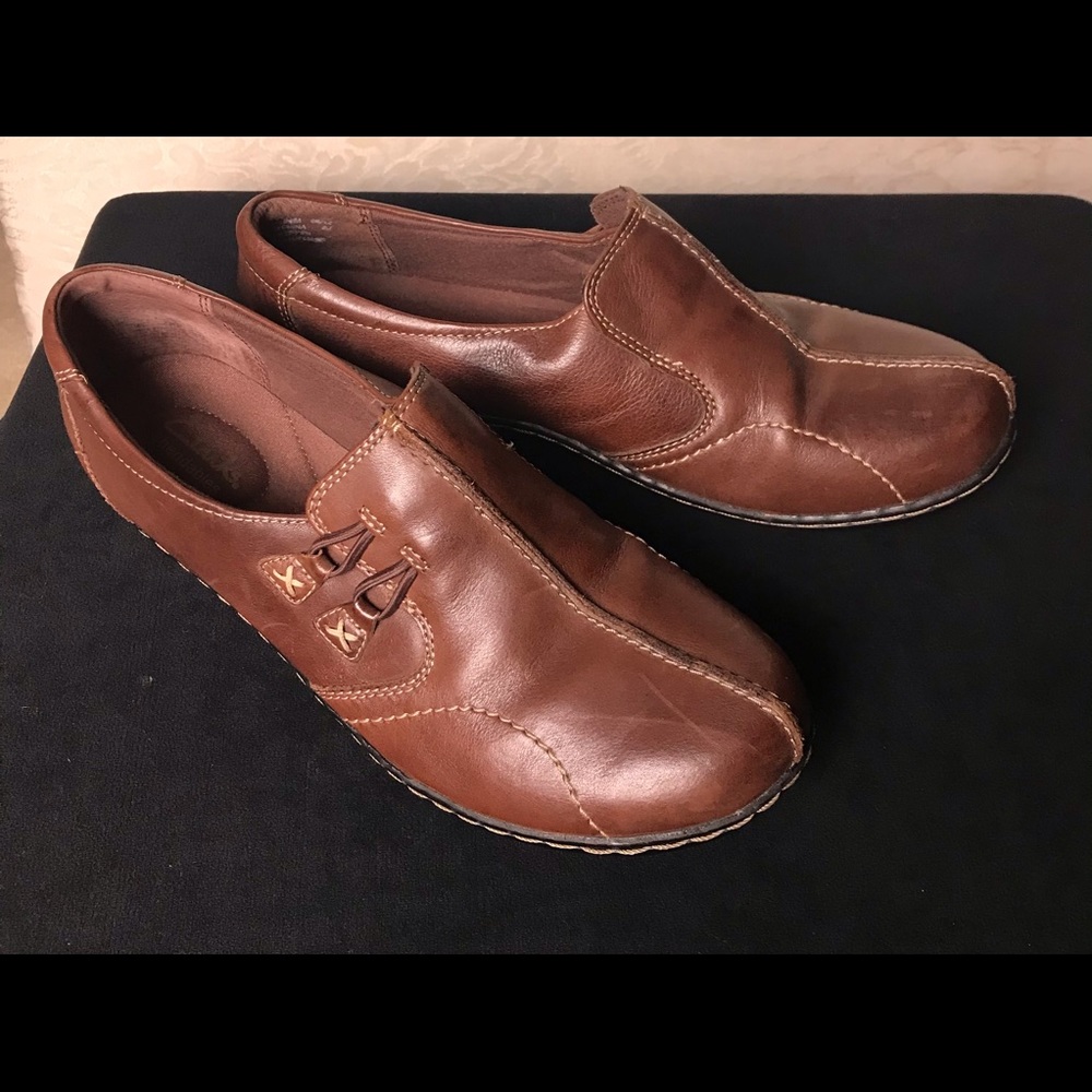 Clarks brown bendables flats